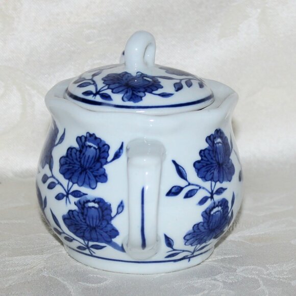 Vintage Blue & White Teapot with Sugar Bowl | Gryphonware - Picture 3 of 14